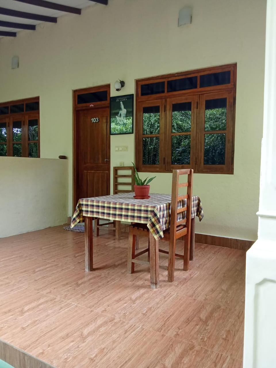 Hotel Udesh Guest Polonnaruwa Zimmer foto