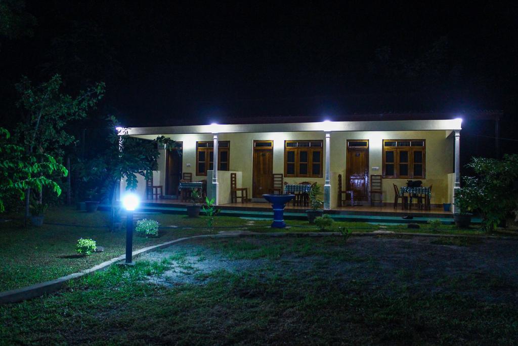 Hotel Udesh Guest Polonnaruwa Exterior foto